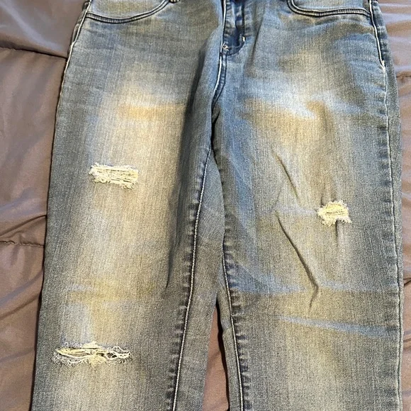 PacSun Women's Light Blue Distressed Cropped Jeans - Picture 3 of 3